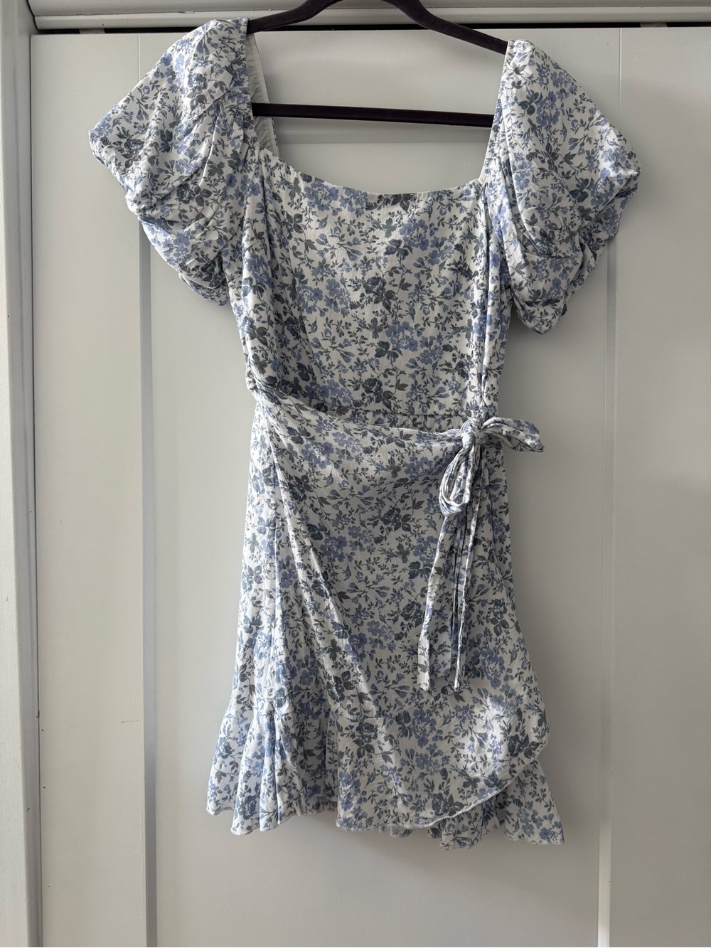 Blue Floral Puff-Sleeve Dress